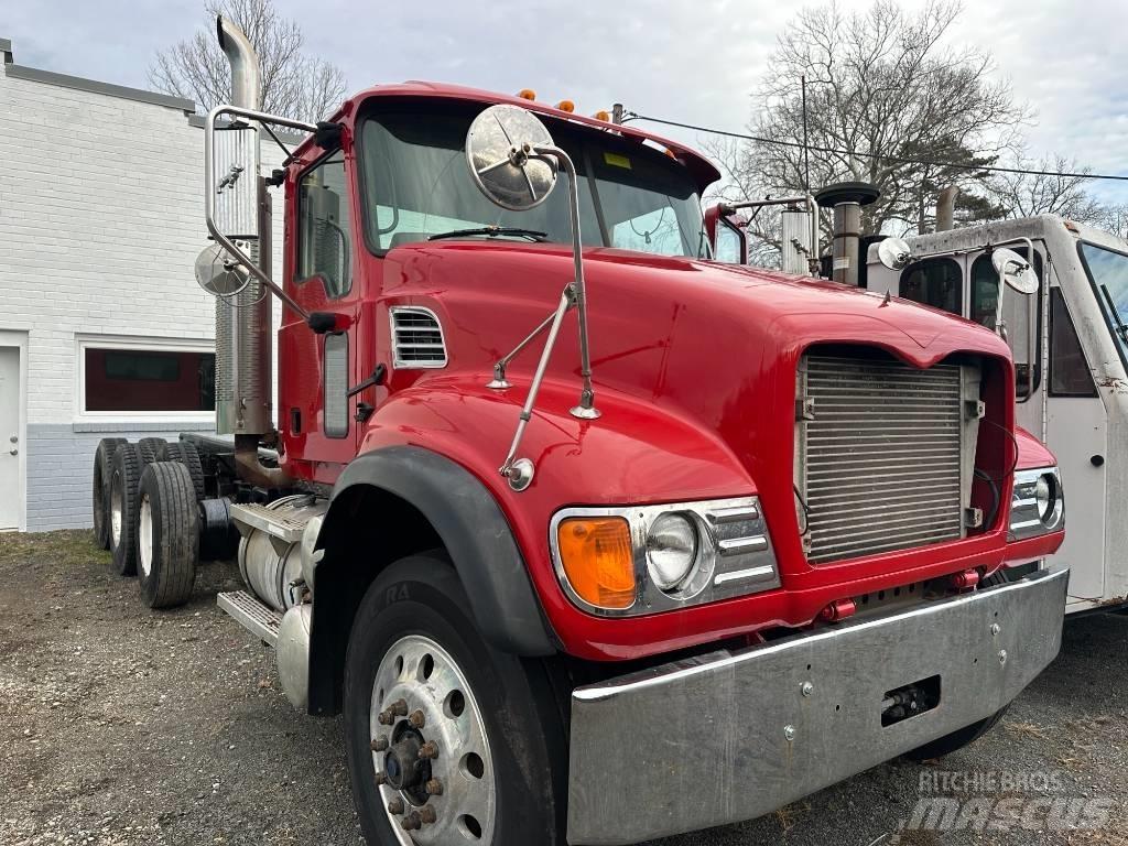 Mack CV 713 Контейнеровози