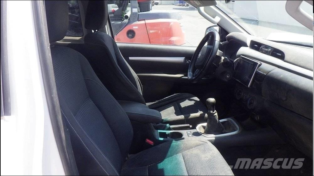 Toyota Hilux 4 Пікапи / Бічне розвантаження