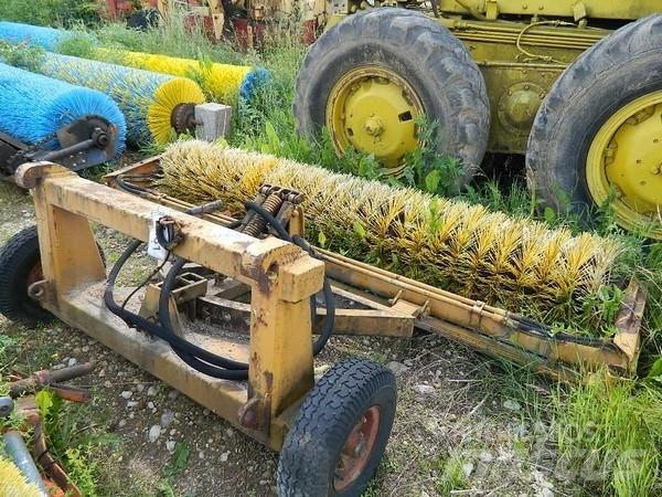  Traktora birste Підмітальні машини