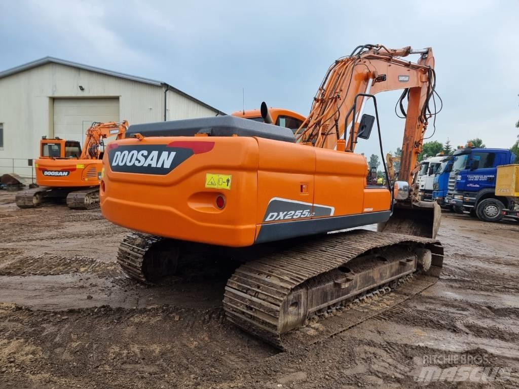 Doosan DX 255 LC Гусеничні екскаватори