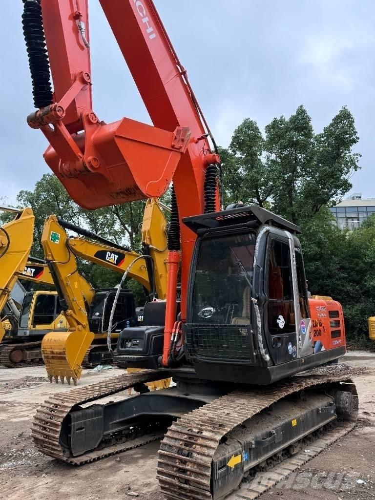 Hitachi ZX 200 Гусеничні екскаватори