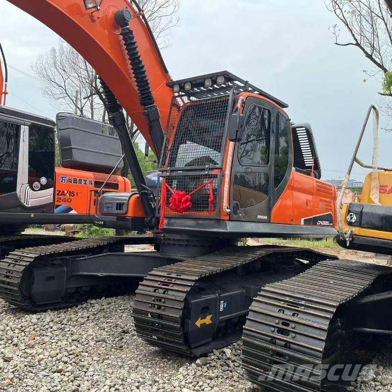 Doosan DX225 Гусеничні екскаватори