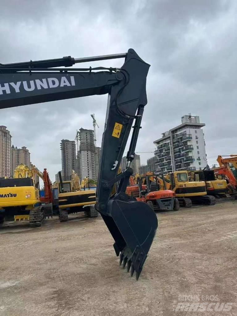 Hyundai 225LC-9T Гусеничні екскаватори