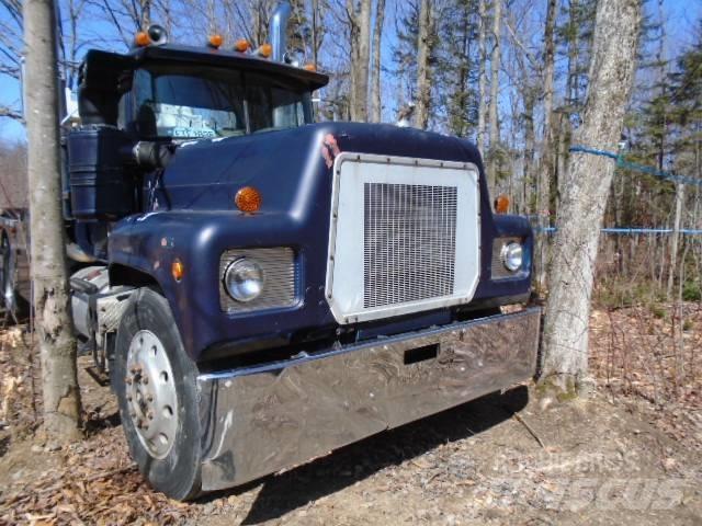 Mack RS797LST Евакуатори