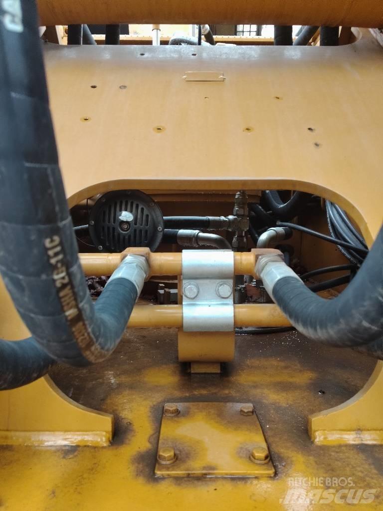 CAT 336 D Гусеничні екскаватори