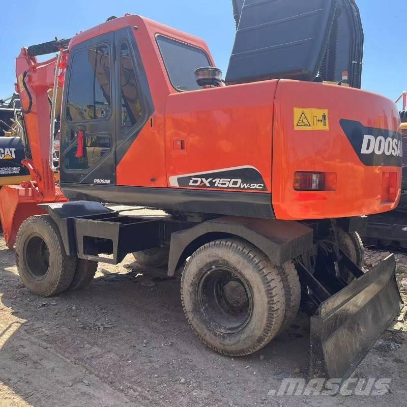 Doosan DX150W Колісні екскаватори