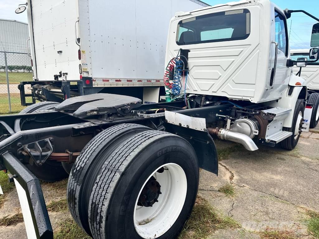 International MV607 Тягачі