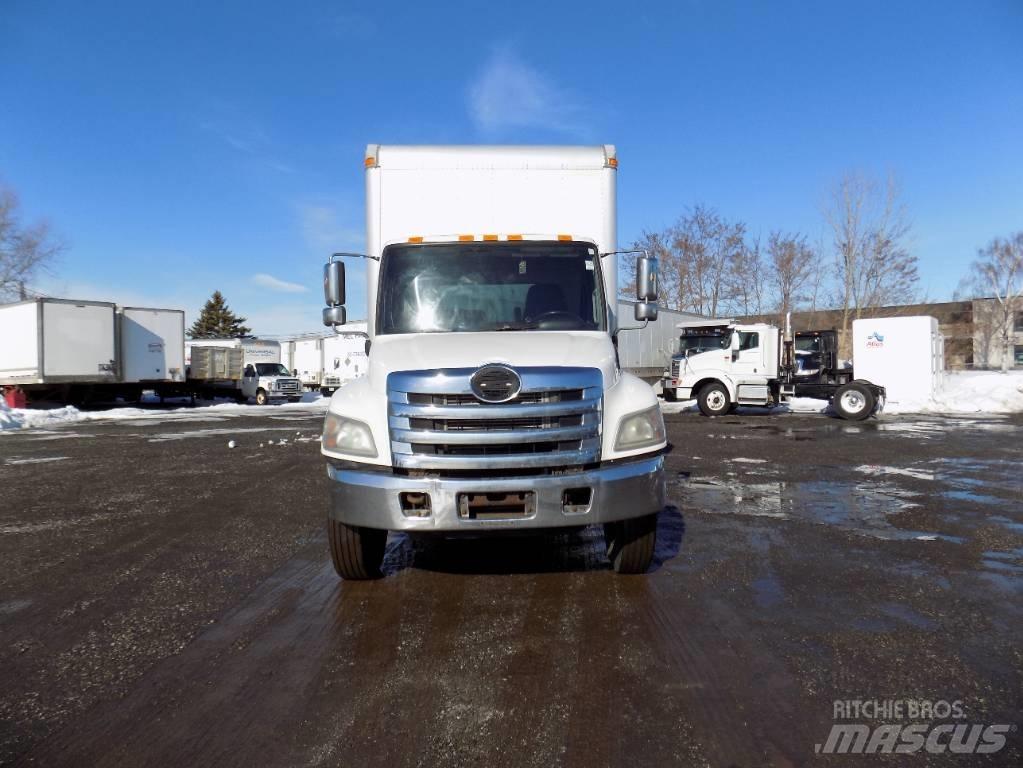 Hino 358 Панельні фургони