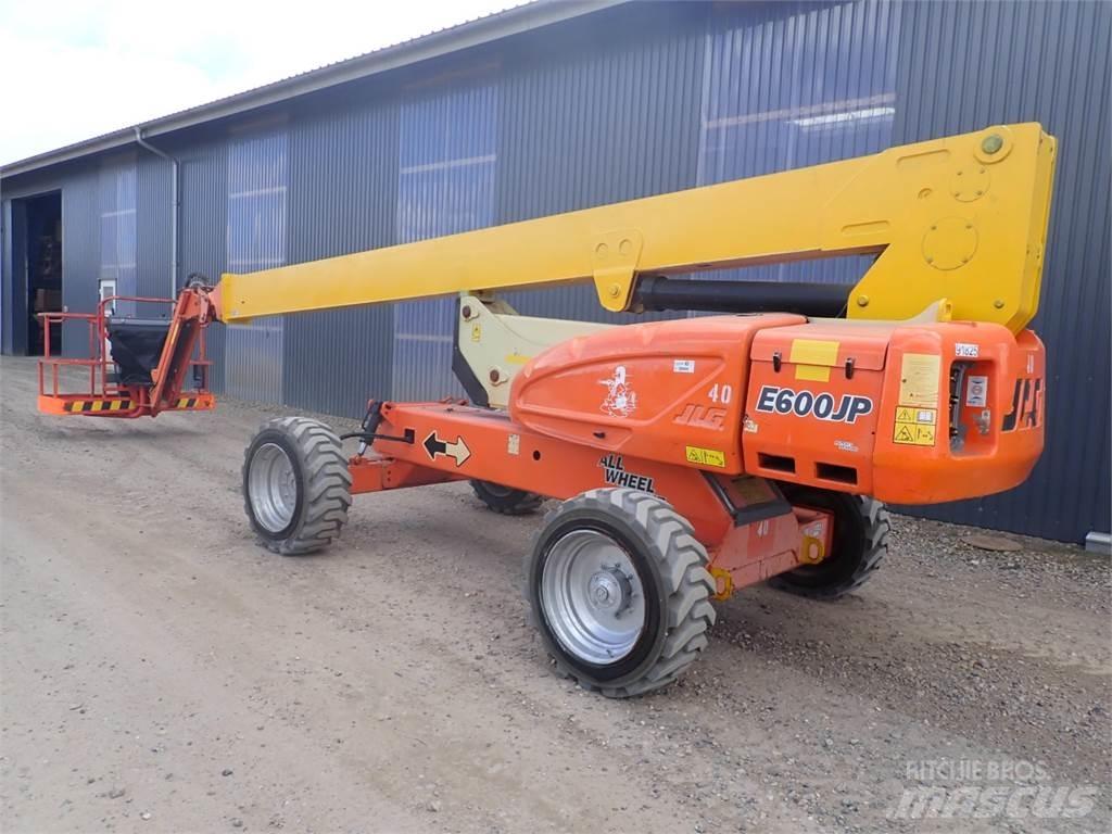 JLG E600JP Колінчаті підйомники