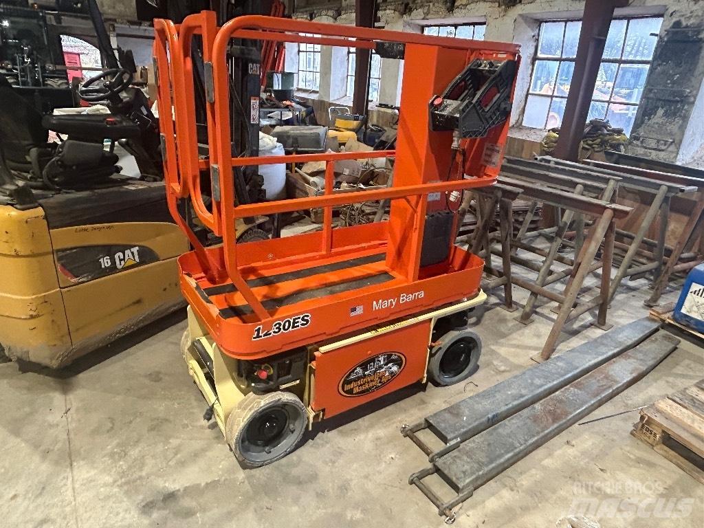 JLG 1230 ES Вертикальні щоглові підйомники