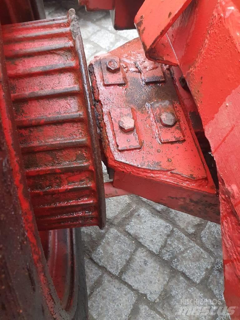 LKT 80 Трельовочні трактора