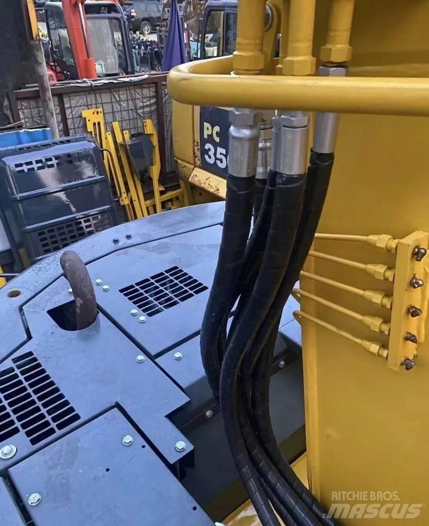 Komatsu 128 US Гусеничні екскаватори