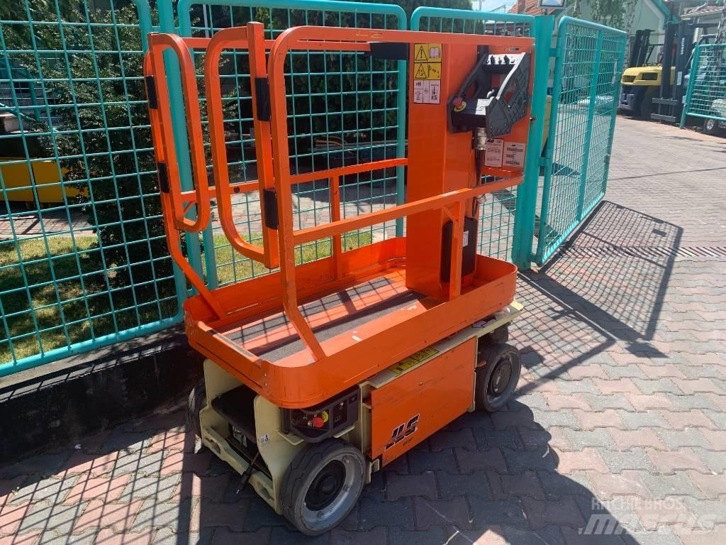 JLG 1230ES      V-3373 Вертикальні щоглові підйомники