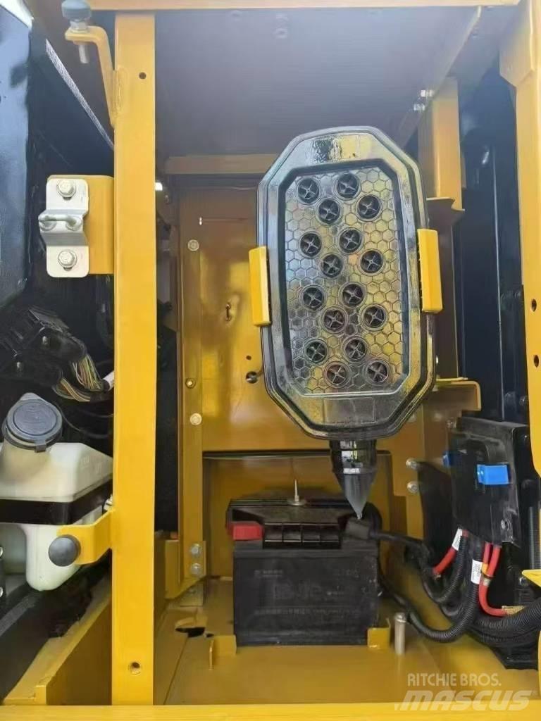 CAT 320 Гусеничні екскаватори