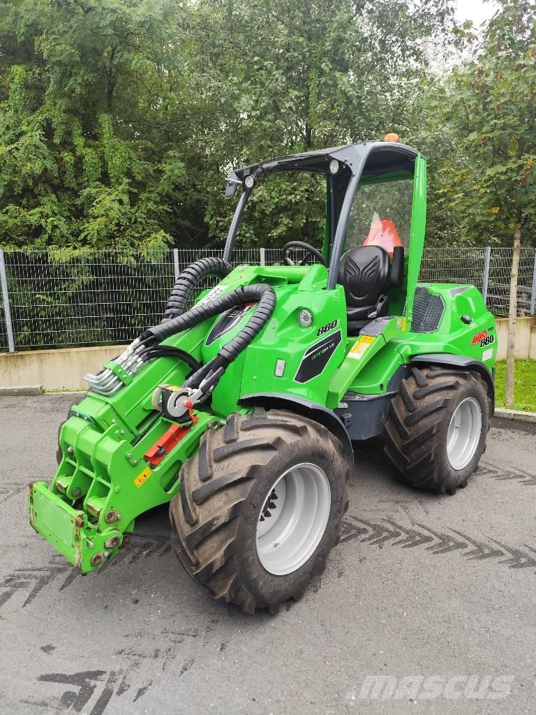 Avant 860 i Багатофункціональне обладнання для вантажних і землекопальних робіт