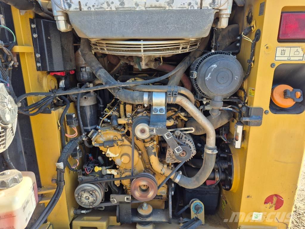 CAT 249 D Міні-навантажувачі