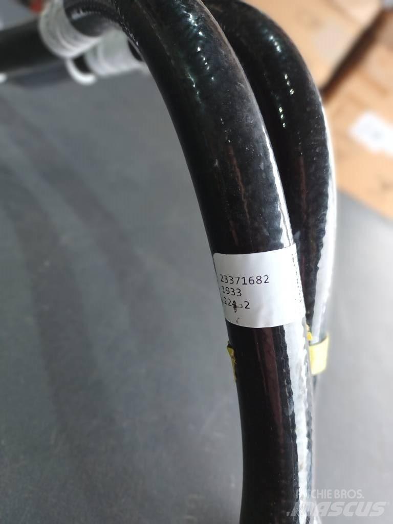 Volvo HOSE 23371682 Двигуни
