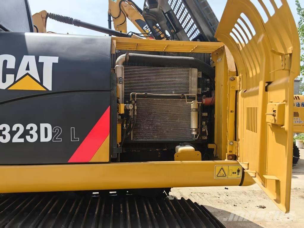CAT 323 D Гусеничні екскаватори