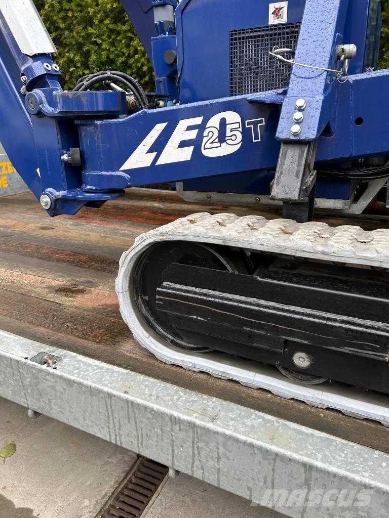 Teupen Leo 25T Телескопічні підйомники
