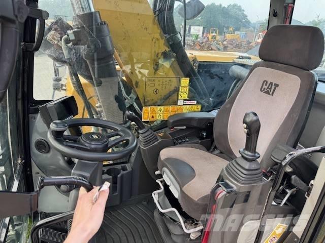 CAT M 320 F Колісні екскаватори
