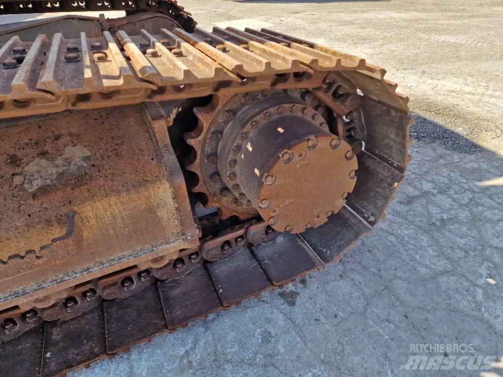 Hitachi ZX 210 LC-6 Гусеничні екскаватори