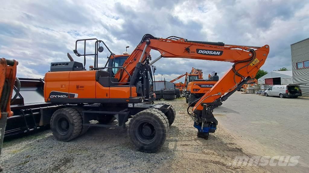 Doosan DX140W-5 Колісні екскаватори