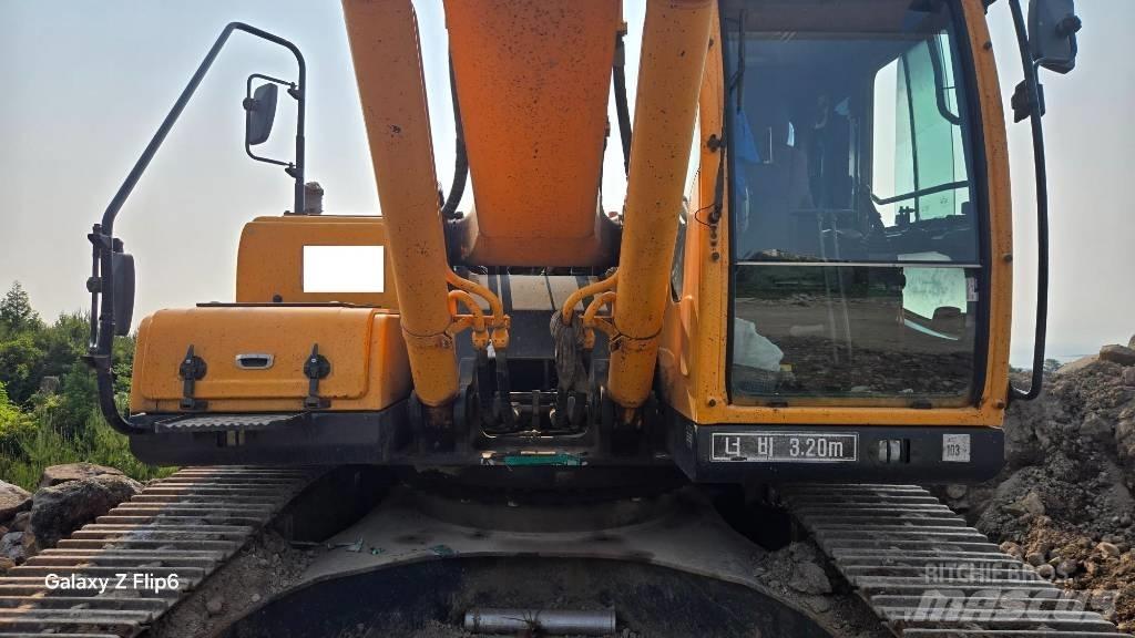 Hyundai Robex 300 LC Гусеничні екскаватори