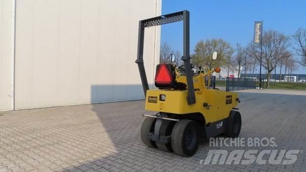 Sakai TS 160 Пневматичні катки