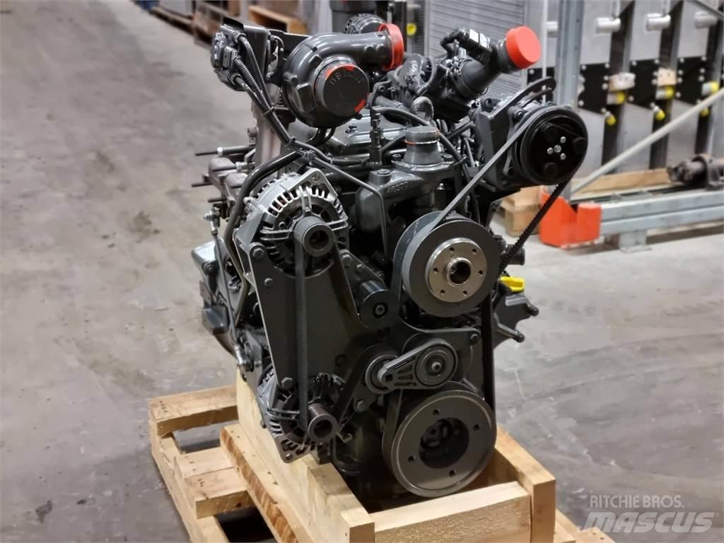 Komatsu 49 AWF Двигуни