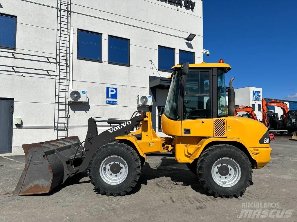 Volvo L 30 B Фронтальні навантажувачі
