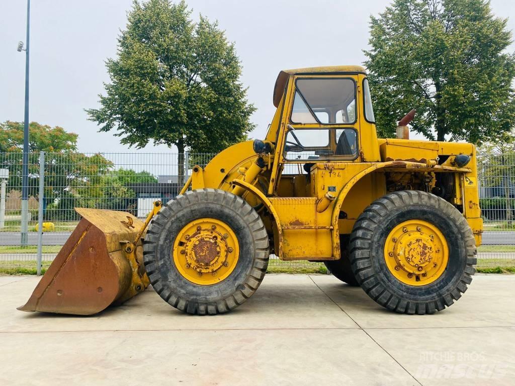CAT 922 B Фронтальні навантажувачі