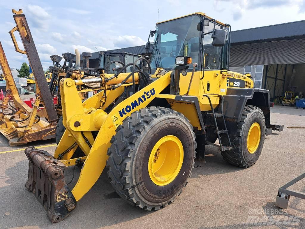Komatsu WA 250-5H Фронтальні навантажувачі