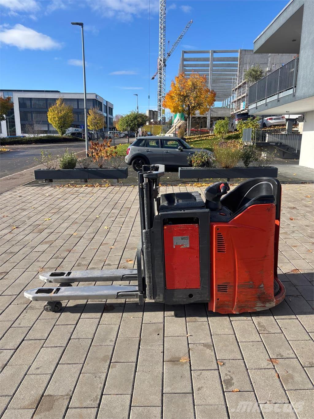 Linde L12 LHP SP Самохідні електроштабелери