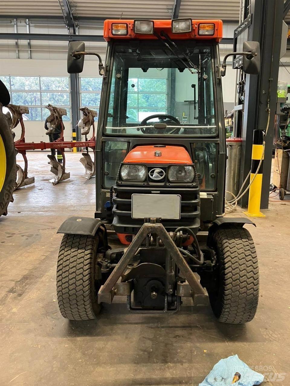 Kubota B2110 Трактори