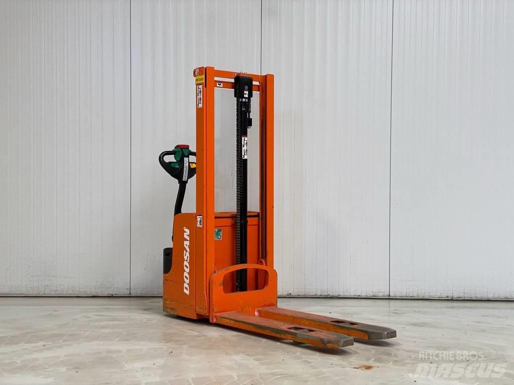Doosan LEDS12.5C Ручний візок