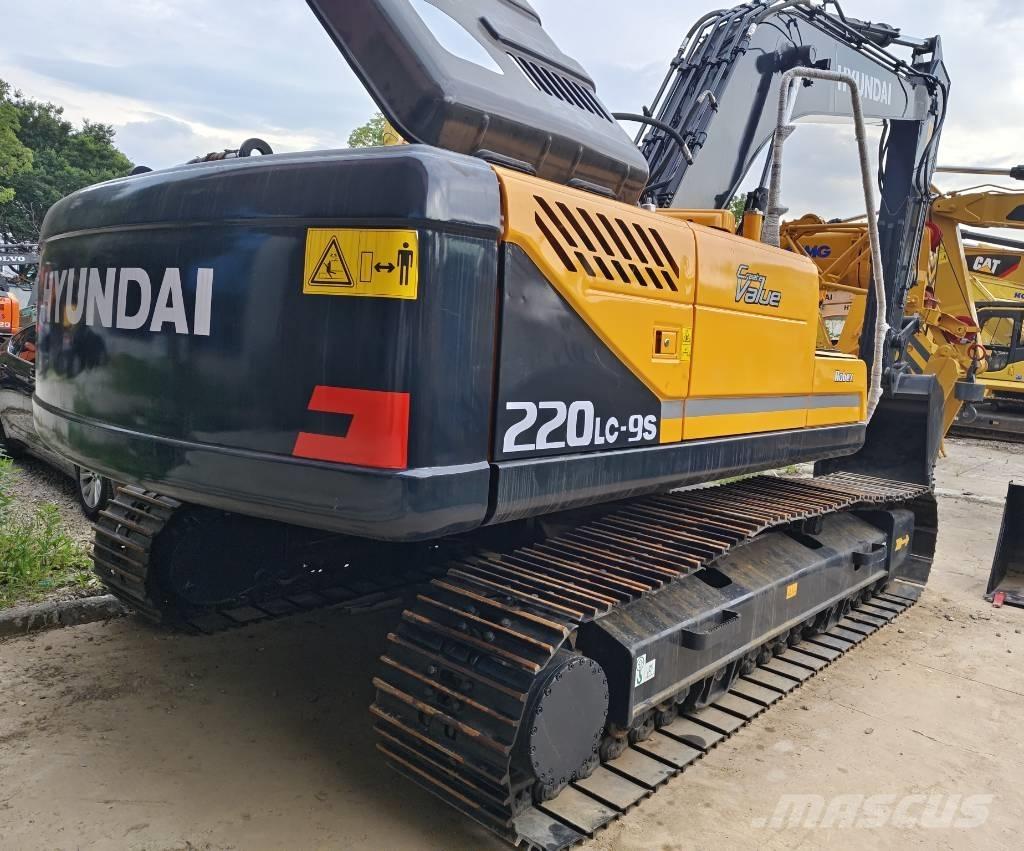 Hyundai R220LC-9S Гусеничні екскаватори