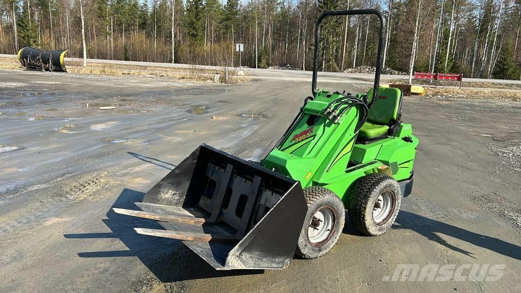 Avant 320 S Багатофункціональне обладнання для вантажних і землекопальних робіт