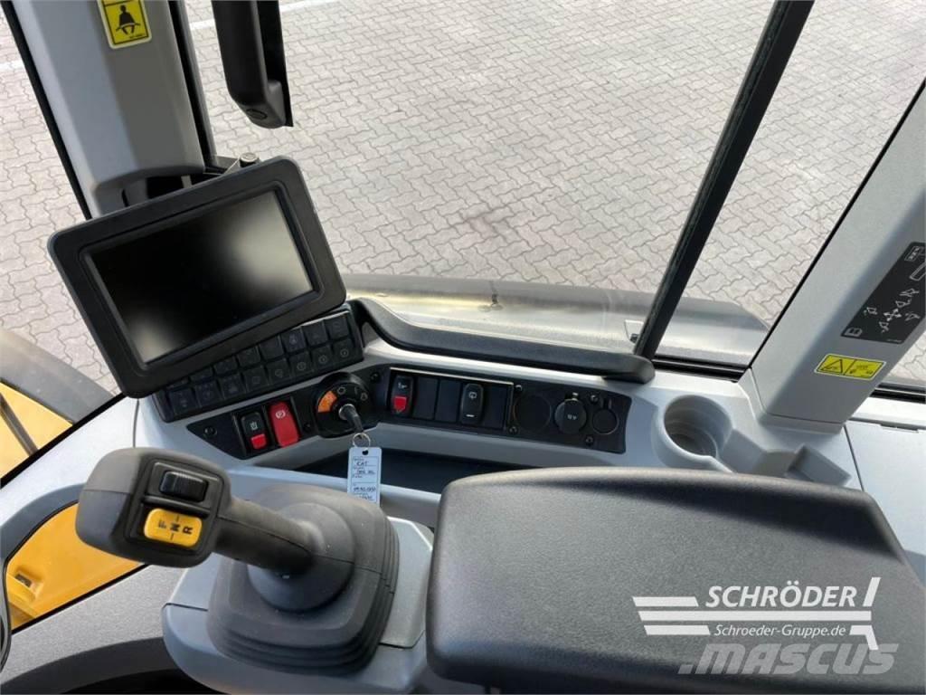 CAT 938 HL Фронтальні навантажувачі