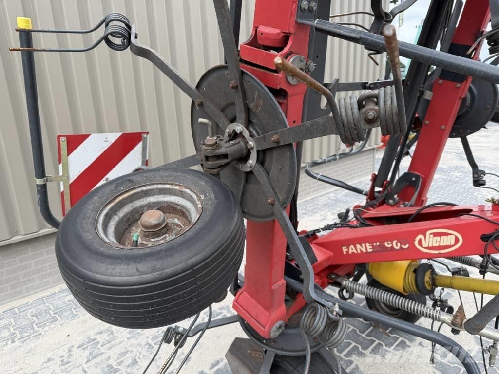 Vicon FANEX 903 Граблі і сінозворушувачі