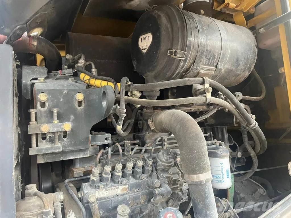 Komatsu WA250-5 Фронтальні навантажувачі