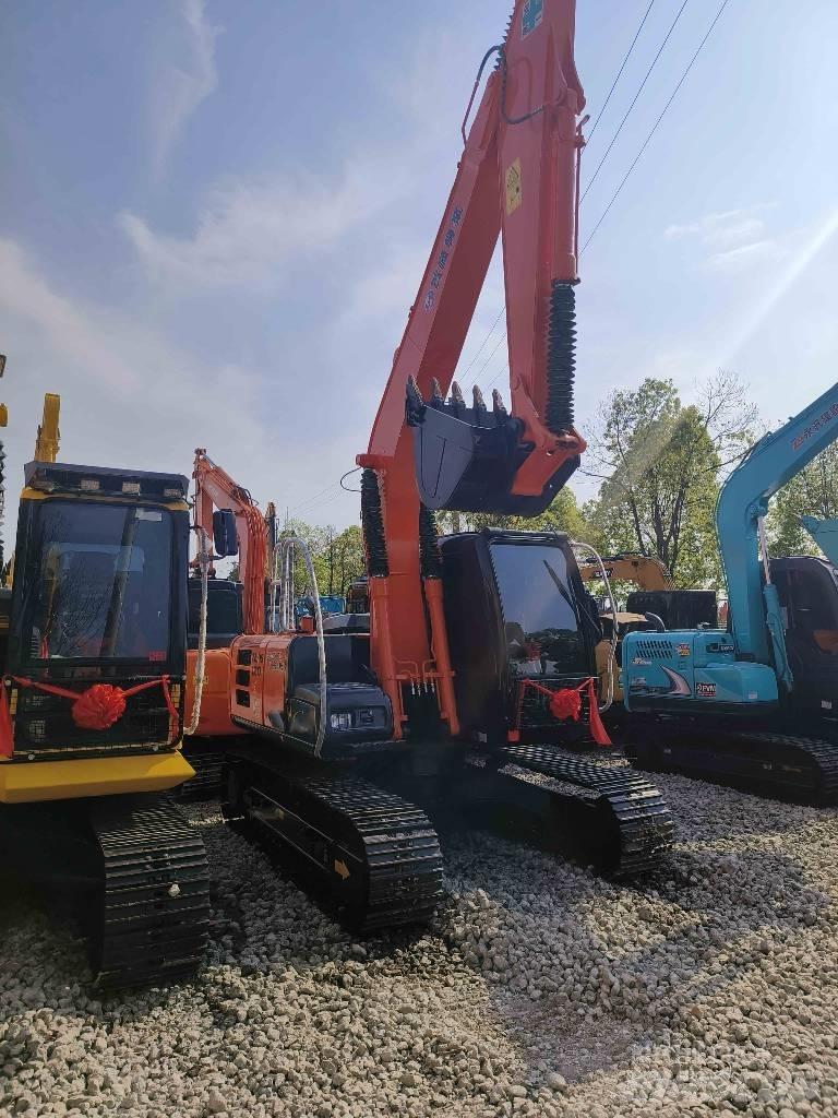 Hitachi ZX 120 Гусеничні екскаватори