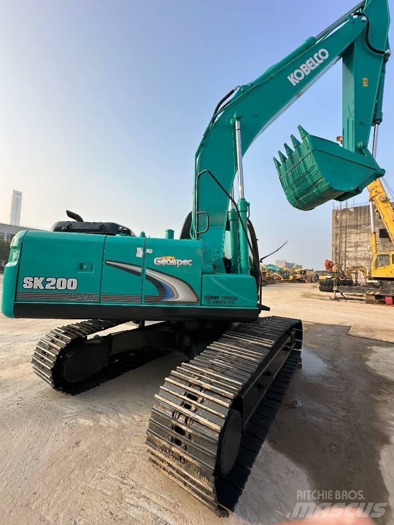 Kobelco SK 200-8 Гусеничні екскаватори