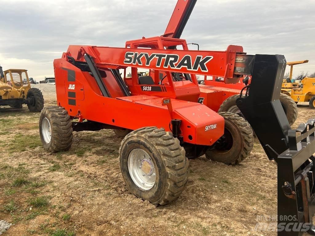 SkyTrak 5028 Телескопічні навантажувачі