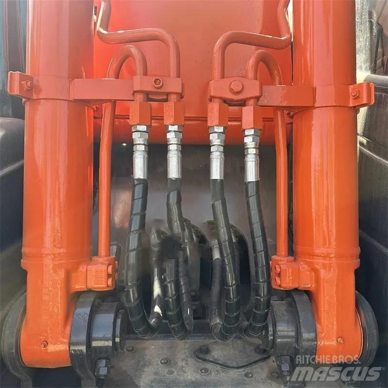 Hitachi ZX 130 Гусеничні екскаватори