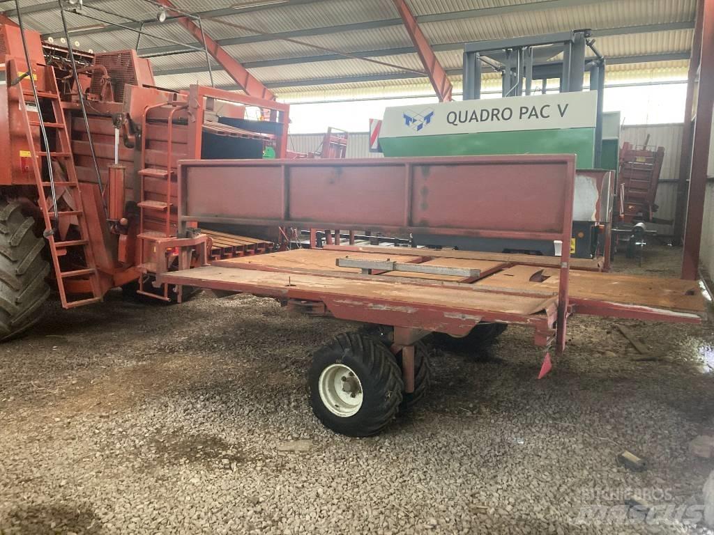 Hesston 4900 Тюкові прес-підбирачі