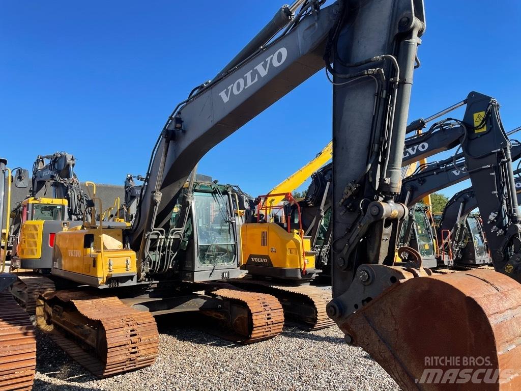 Volvo EC210C Гусеничні екскаватори