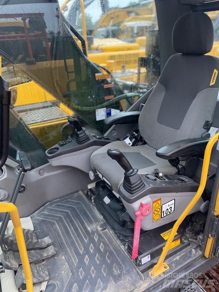Volvo EC210C Гусеничні екскаватори