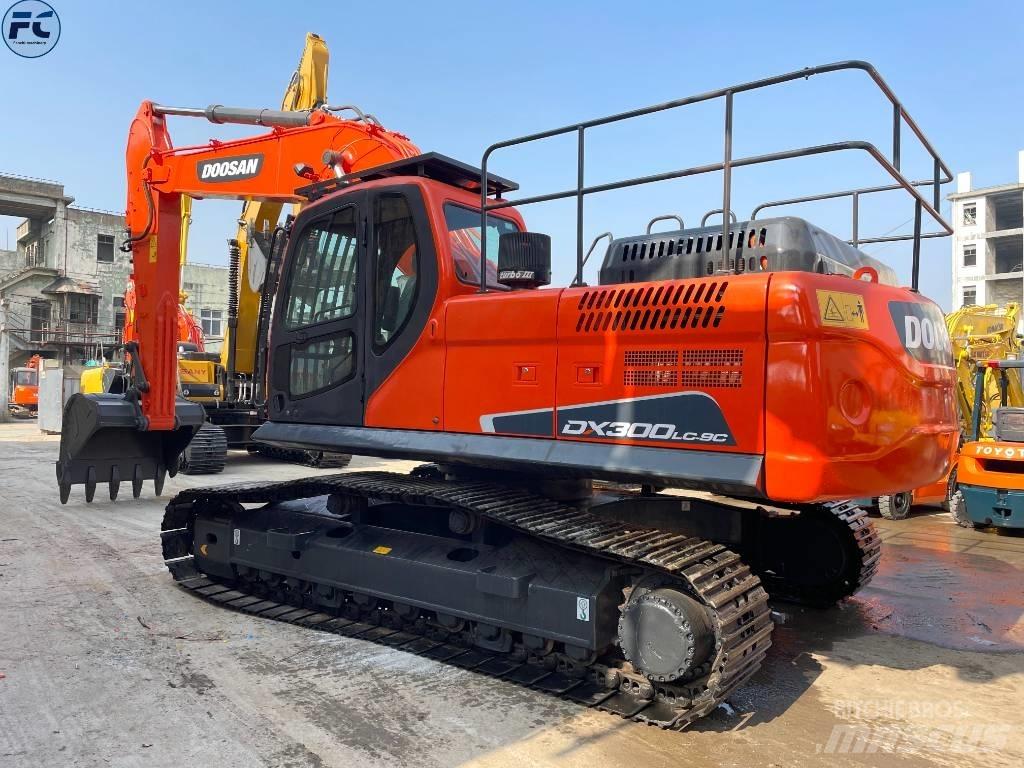 Doosan Dx300 Гусеничні екскаватори