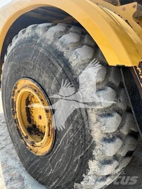 CAT 740B Зчленовані самоскиди
