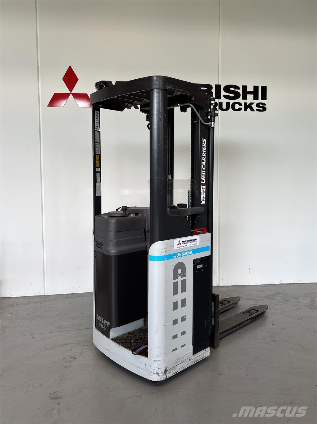 Atlet AJN160 Самохідні електроштабелери